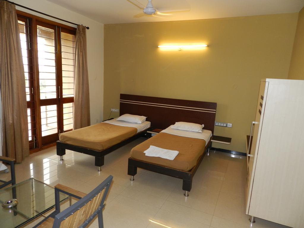 Hotel Rock Regency Toranagallu Quarto foto