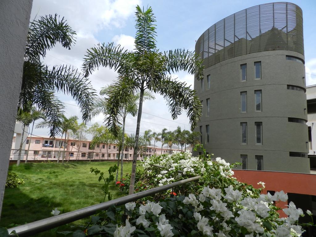 Hotel Rock Regency Toranagallu Exterior foto