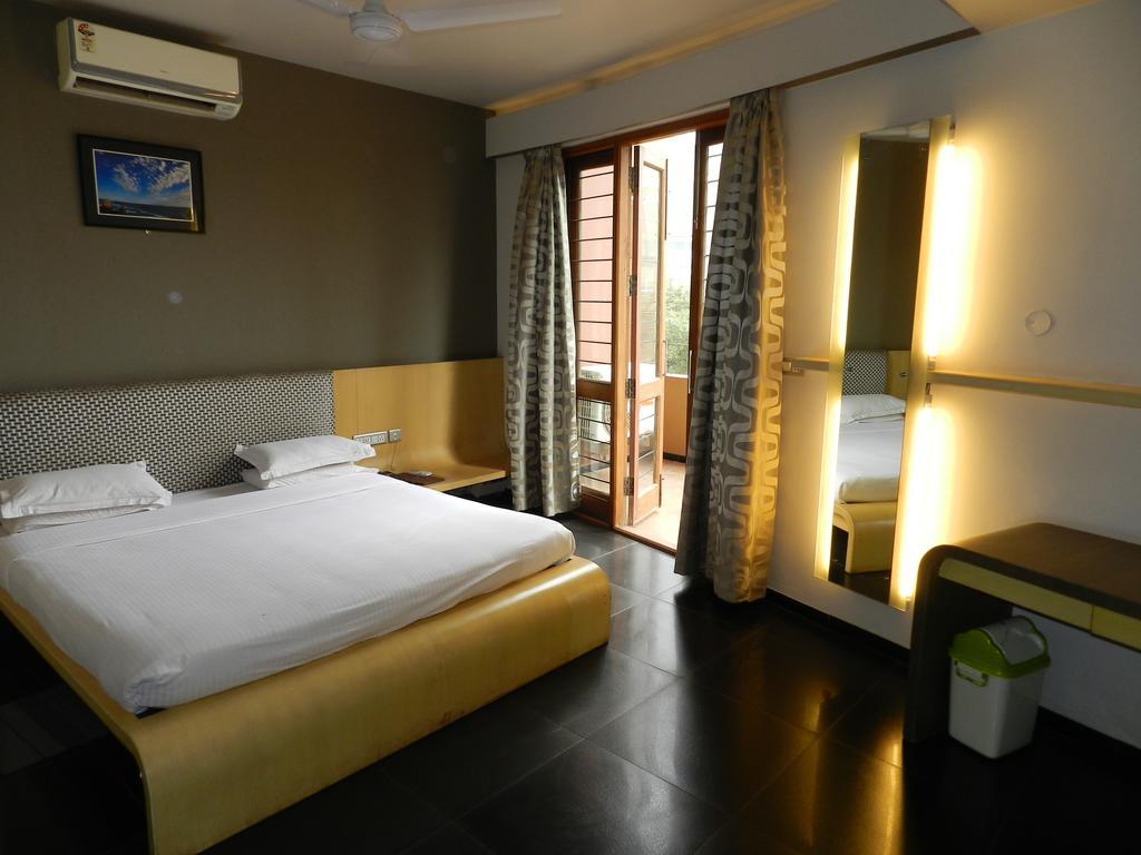 Hotel Rock Regency Toranagallu Quarto foto